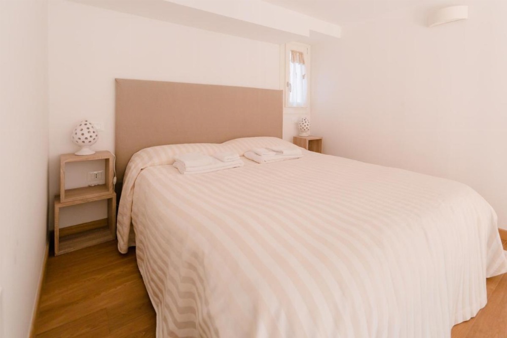 Grande, moderno appartamento in edificio storico Image 31